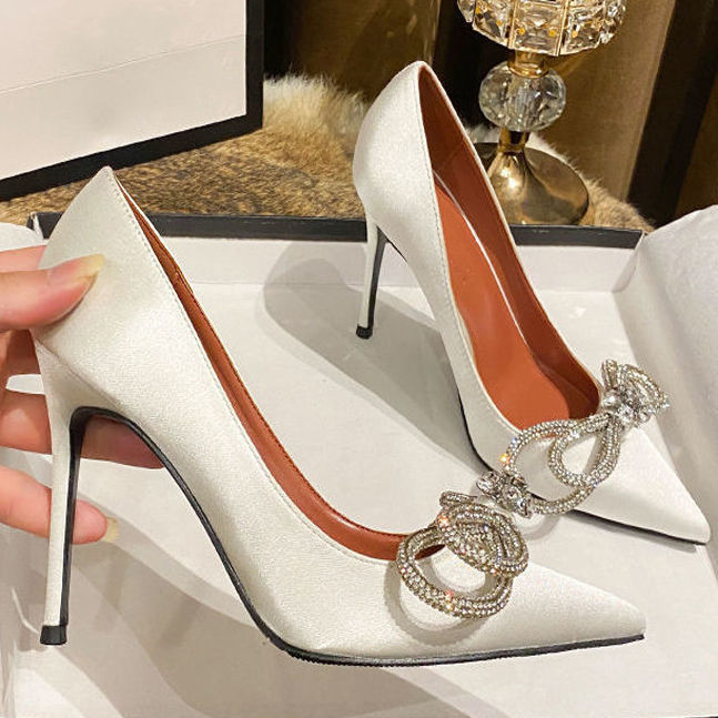 Elegant Bow Detail Pump