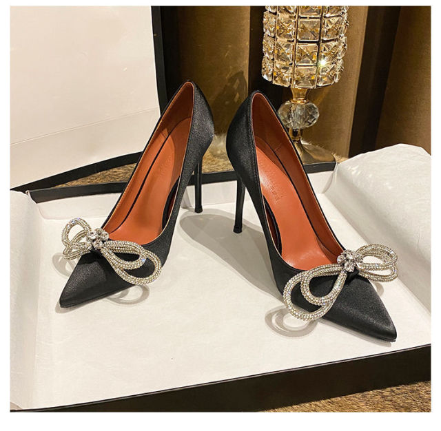 Elegant Bow Detail Pump